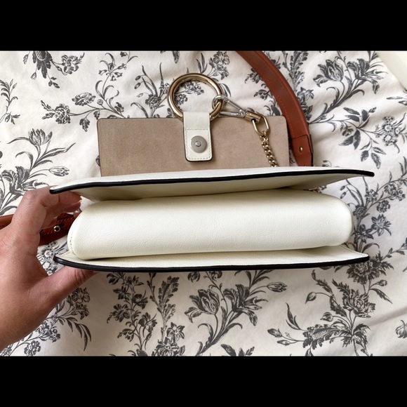 Chloe Faye Colorblock Shoulderbag - Picture 2 of 5